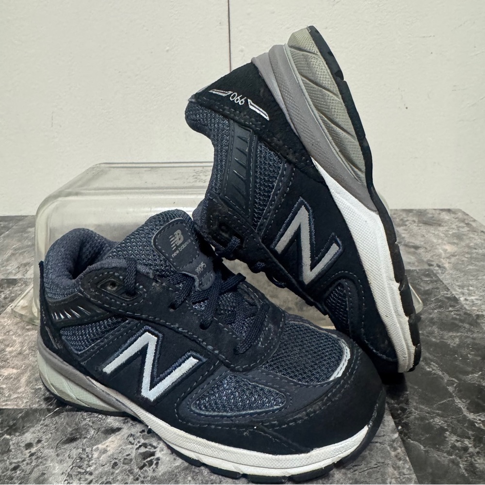 New Balance  990v5 PC990NV5 Lace Up Navy Blue Sneaker Shoes Kids Size 8